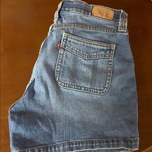 (Levi’s) Jean Shorts